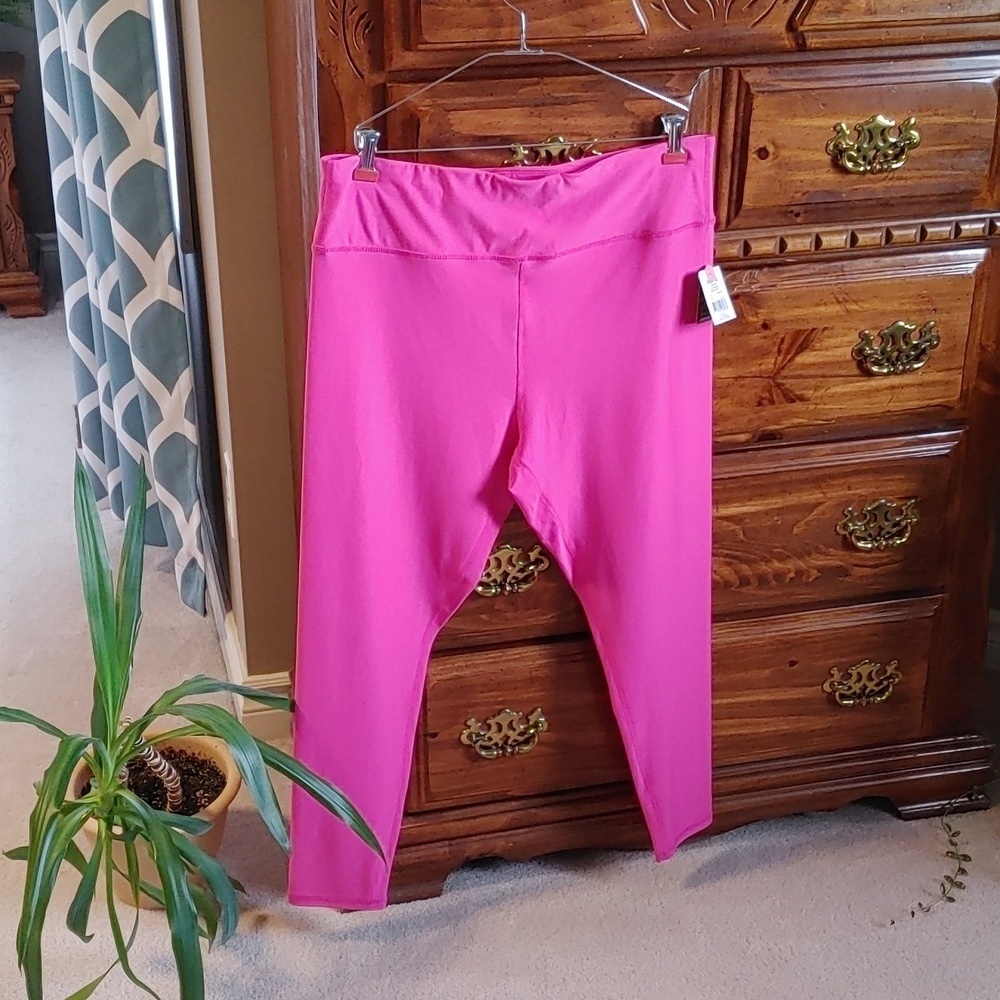 🍁NWT ATHLETIC WORKS WOMEN'S HOT PINK LEGGINGS
